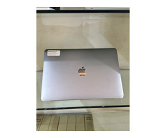 Apple MacBook pro A1989 2017,core i5, 16gb Ram, 128gb SSD.
