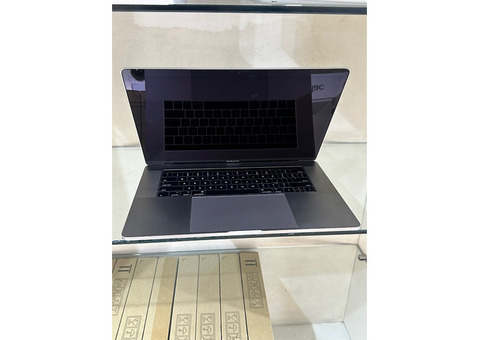 Apple macBook Pro 2016, core i7, 16gb RAM, 512gb SSD. UK Used, availalable for sale.