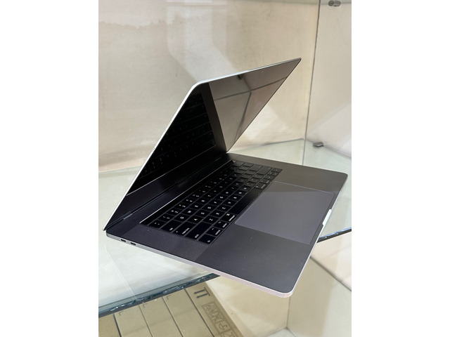 Apple macBook Pro 2016, core i7, 16gb RAM, 512gb SSD. UK Used, availalable for sale. - 2