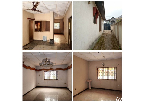 7 Rooms Bungalow with 2 Sitting Rooms and a Courtyard at Ibadan 