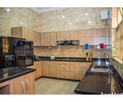 SHORTLET - Sprawling 5 Bedroom Detached House + Office Room (Swimming pool)